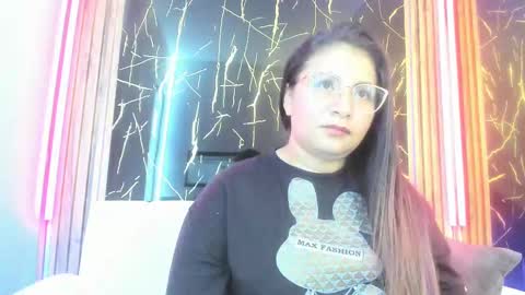 dahlia_vera23_aws online show from September 18, 5:44 am