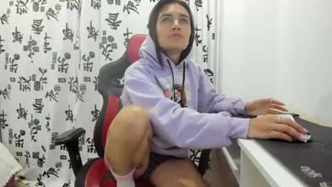 Snapshot of daila_ chatting on March 4, 3:33 am daila_ online show from March 4, 3:33 am