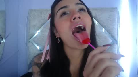 Snapshot of daila_ chatting on January 23, 1:35 pm daila_ online show from January 23, 1:35 pm