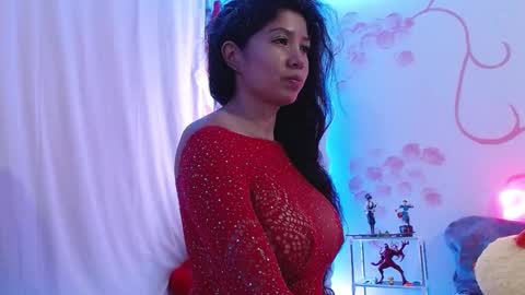 Snapshot of daina_flower chatting on December 2, 5:19 am DAINA online show from December 2, 5:19 am