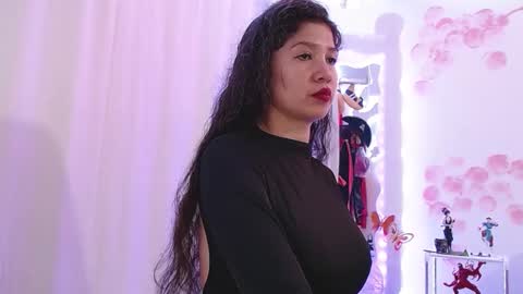 Snapshot of daina_flower chatting on January 18, 7:28 am DAINA online show from January 18, 7:28 am