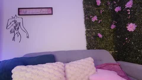 Snapshot of dainty_angel_ chatting on September 12, 1:57 pm Angel online show from September 12, 1:57 pm