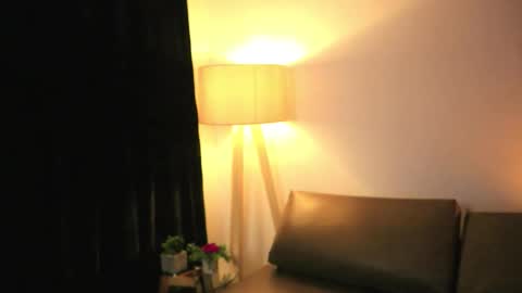 Lauren            online show from February 14, 4:48 am