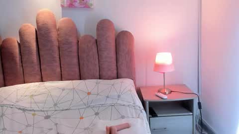 D A I S Y  online show from October 14, 12:08 pm