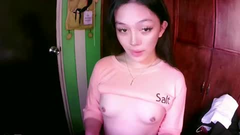 Snapshot of daisylira chatting on December 19, 12:24 am LILY christmas wish breast implant online show from December 19, 12:24 am