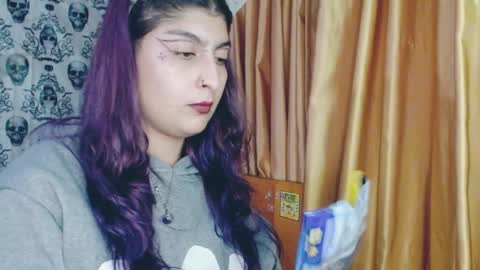 Snapshot of dak_7 chatting on February 5, 6:13 am    --  -- help me reach 100 hands up  online show from February 5, 6:13 am