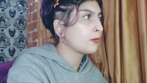 Snapshot of dak_7 chatting on February 9, 6:33 am    --  -- help me reach 100 hands up  online show from February 9, 6:33 am