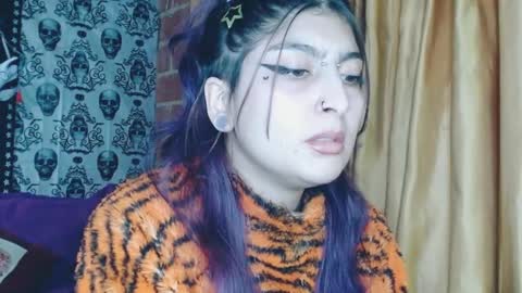 Snapshot of dak_7 chatting on February 20, 11:21 pm    --  -- help me reach 100 hands up  online show from February 20, 11:21 pm