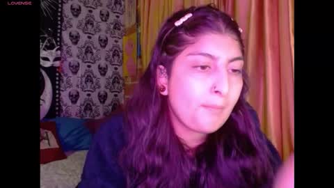 Snapshot of dak_7 chatting on October 29, 4:03 am    --  -- help me reach 100 hands up  online show from October 29, 4:03 am