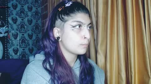 Snapshot of dak_7 chatting on January 30, 1:44 am    --  -- help me reach 100 hands up  online show from January 30, 1:44 am