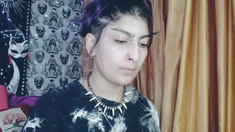 Snapshot of dak_7 chatting on February 9, 12:28 am    --  -- help me reach 100 hands up  online show from February 9, 12:28 am