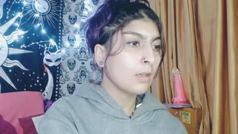 Snapshot of dak_7 chatting on February 9, 3:32 am    --  -- help me reach 100 hands up  online show from February 9, 3:32 am