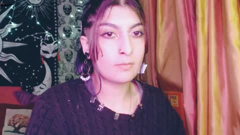 Snapshot of dak_7 chatting on January 25, 3:09 am    --  -- help me reach 100 hands up  online show from January 25, 3:09 am