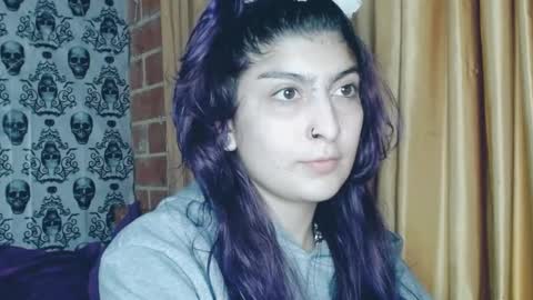 Snapshot of dak_7 chatting on February 13, 1:40 am    --  -- help me reach 100 hands up  online show from February 13, 1:40 am