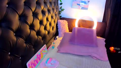 Snapshot of dakota__rosse chatting on February 9, 1:55 am Rosse online show from February 9, 1:55 am