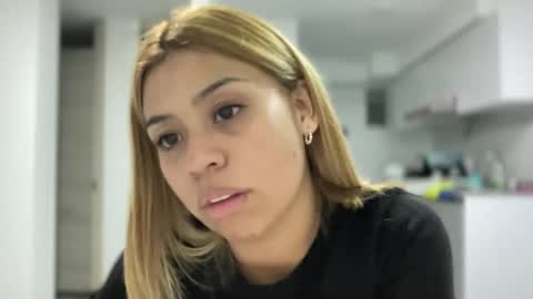 Dakota Fenty online show from October 27, 12:54 am