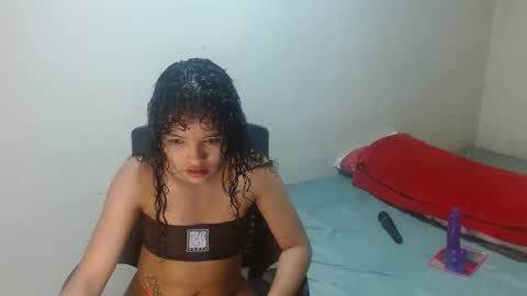 Snapshot of dakota_sweetx chatting on February 8, 11:45 pm Dakota And Bellamy online show from February 8, 11:45 pm