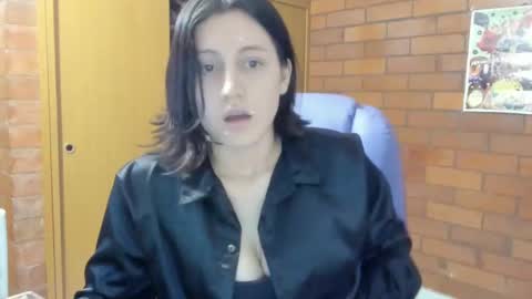 Snapshot of dakotaa_aa chatting on March 10, 10:55 pm The girl of your dreams o online show from March 10, 10:55 pm