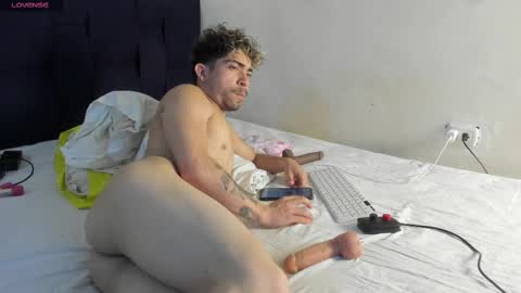 Snapshot of dalejandrov chatting on September 12, 8:33 pm online show from September 12, 8:33 pm