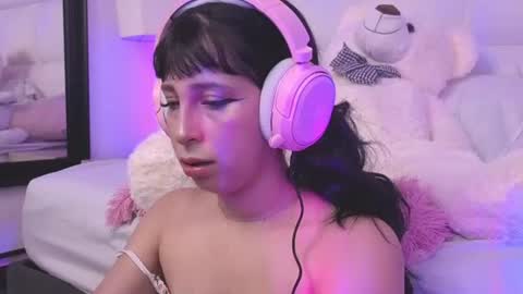 daliacastle online show from June 25, 6:35 pm