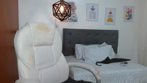 Dalila online show from October 21, 1:59 pm