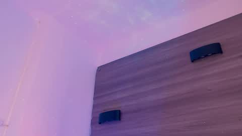         online show from February 9, 5:33 am