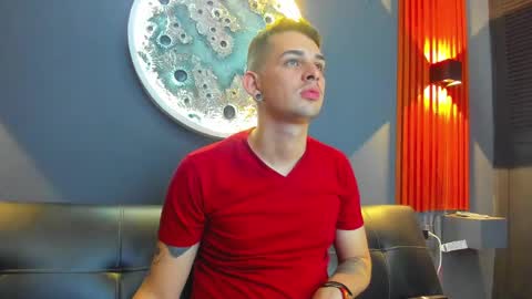 Snapshot of damian__oliver chatting on December 3, 5:26 am Damian Oliver online show from December 3, 5:26 am