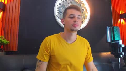 Snapshot of damian__oliver chatting on March 10, 3:12 am Damian Oliver online show from March 10, 3:12 am