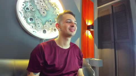 Snapshot of damian__oliver chatting on December 7, 4:04 am Damian Oliver online show from December 7, 4:04 am