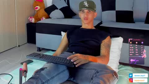 Snapshot of damian_queen chatting on February 13, 11:47 pm damian key online show from February 13, 11:47 pm
