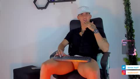 Snapshot of damian_queen chatting on March 11, 8:42 pm damian key online show from March 11, 8:42 pm