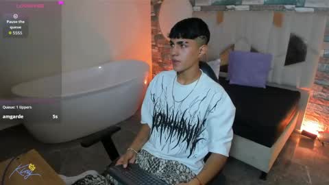 damian_tay online show from May 20, 12:00 pm