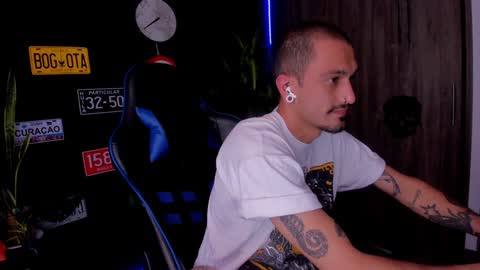 Snapshot of damiancox chatting on January 7, 7:17 pm Daamiancox online show from January 7, 7:17 pm