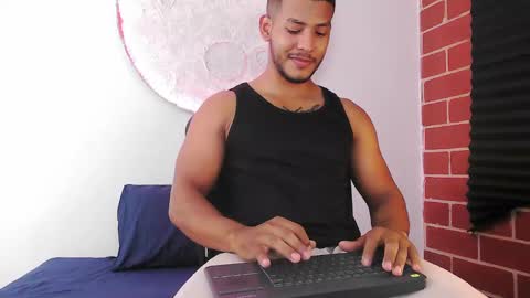 Snapshot of damiann_rees chatting on December 2, 6:38 pm instagram damiannreed. online show from December 2, 6:38 pm