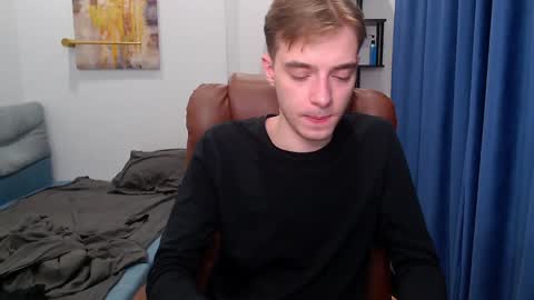 Snapshot of damiano_skinny chatting on January 12, 7:42 pm my show from 300-1000 UTC online show from January 12, 7:42 pm