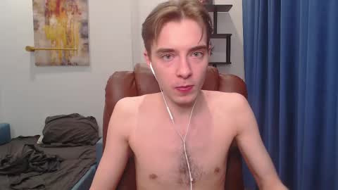 Snapshot of damiano_skinny chatting on February 22, 8:42 pm my show from 300-1000 UTC online show from February 22, 8:42 pm