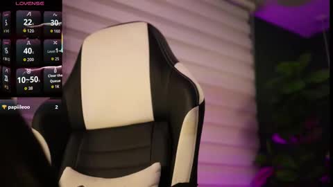 danaa_rouse online show from November 9, 10:56 pm