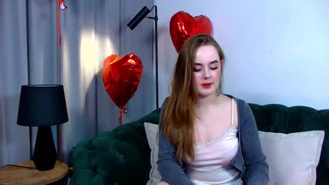 Snapshot of danadrake chatting on February 19, 6:43 pm Dana online show from February 19, 6:43 pm