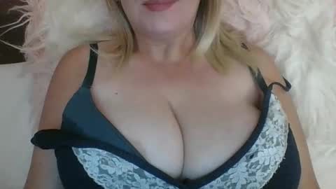 DanaHotMILF online show from December 6, 10:00 am