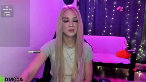dances_queen online show from May 13, 7:29 am