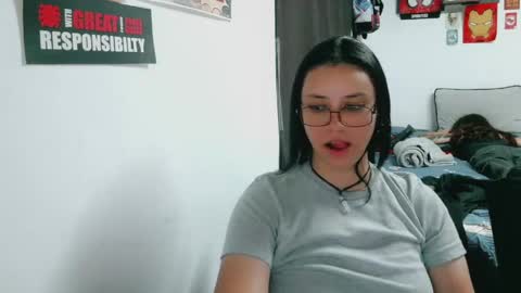 dani y jocelyn online show from May 4, 9:21 pm