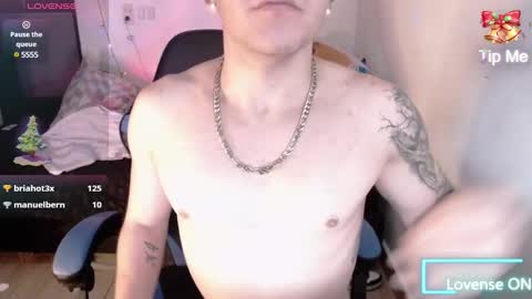 Snapshot of daniel_vargas5 chatting on December 16, 10:18 am Daniel online show from December 16, 10:18 am