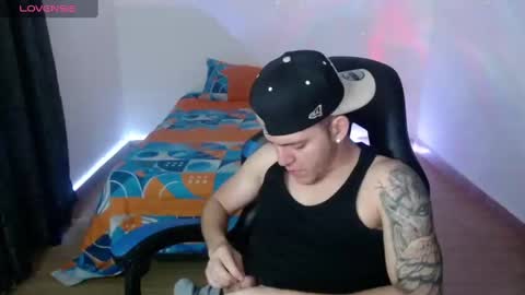 Snapshot of daniel_vargas5 chatting on February 13, 12:57 am Daniel online show from February 13, 12:57 am