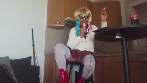 newcumer online show from December 13, 8:25 pm