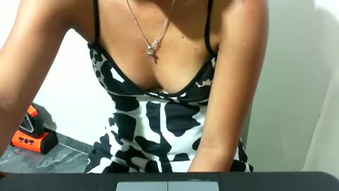 danielaa_foxx online show from December 15, 2:51 am