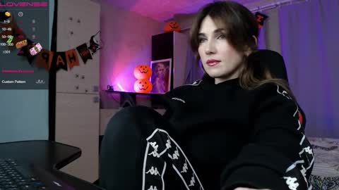 Daniela Cooper online show from November 5, 5:04 pm