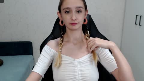 Snapshot of daniella_martin chatting on December 22, 1:01 am Daniella Martin online show from December 22, 1:01 am