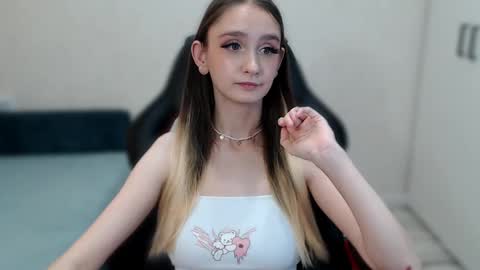 Snapshot of daniella_martin chatting on February 6, 10:14 am Daniella Martin online show from February 6, 10:14 am
