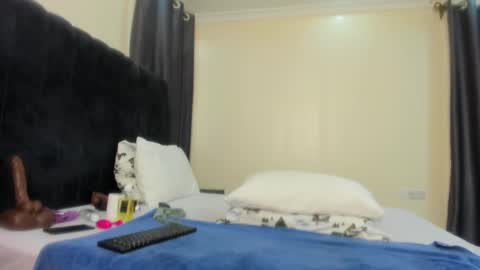 Snapshot of danielle_rock chatting on February 23, 9:33 am danielle_rock online show from February 23, 9:33 am