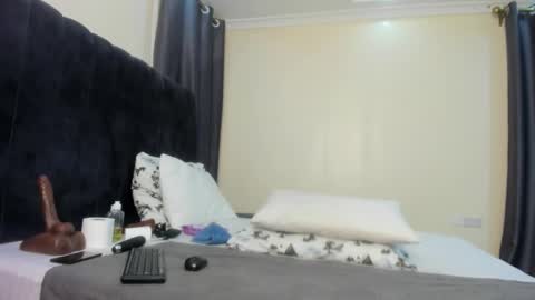 Snapshot of danielle_rock chatting on February 17, 7:12 pm danielle_rock online show from February 17, 7:12 pm